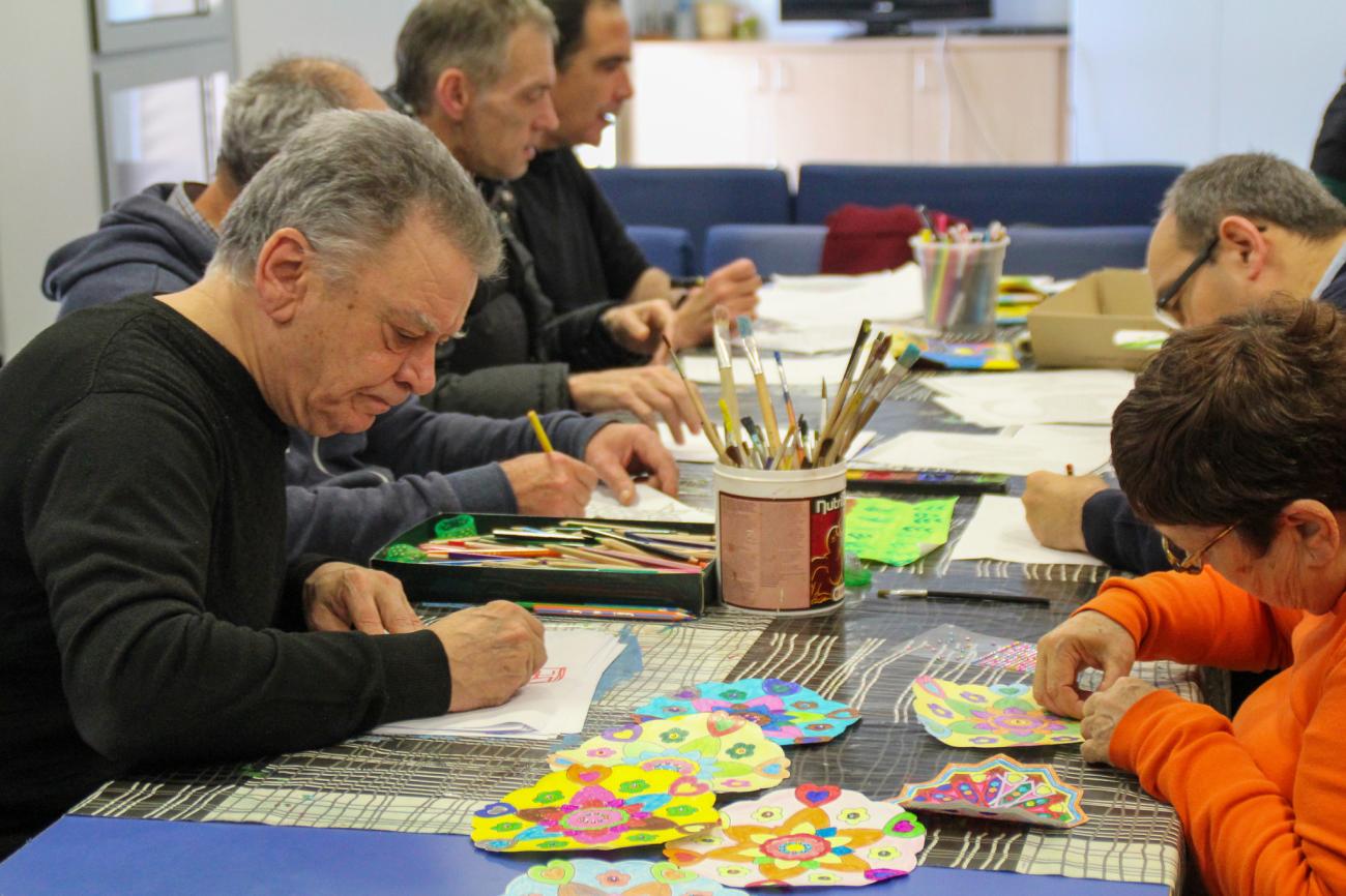 Taller de creativitat_Llar Sant Martí_Fundació Ciutat i Valors